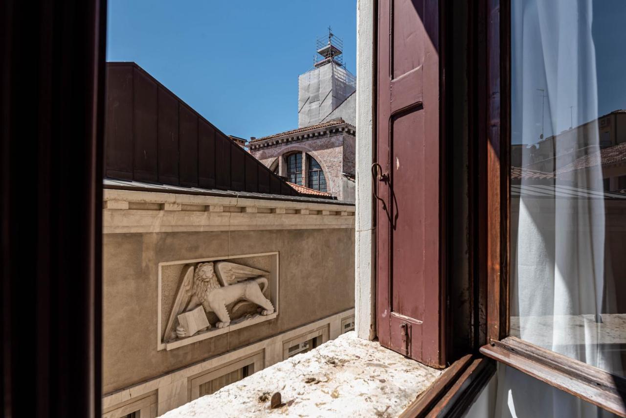 Apartment Venezia-san Marco View On Luxury Shopping Street Venedig